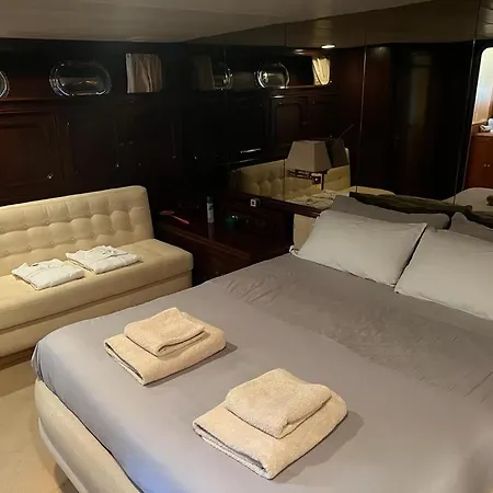 Botel Gran Cayman Sant Adria de Besos